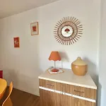 Sheila - Rdc A La Deco Style Annees 70 Avec Terrasse A Deux Pas De La Berck