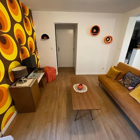 Sheila - Rdc A La Deco Style Annees 70 Avec Terrasse A Deux Pas De La *