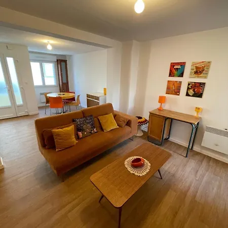 Sheila - Rdc A La Deco Style Annees 70 Avec Terrasse A Deux Pas De La Daire *