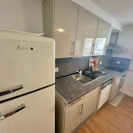 Sheila - Rdc A La Deco Style Annees 70 Avec Terrasse A Deux Pas De La