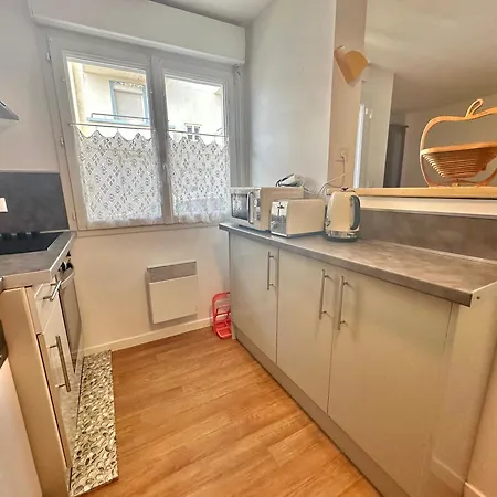 Sheila - Rdc A La Deco Style Annees 70 Avec Terrasse A Deux Pas De La *