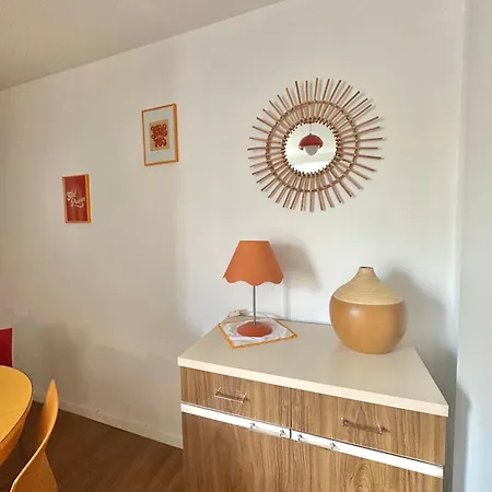 Sheila - Rdc A La Deco Style Annees 70 Avec Terrasse A Deux Pas De La Berck