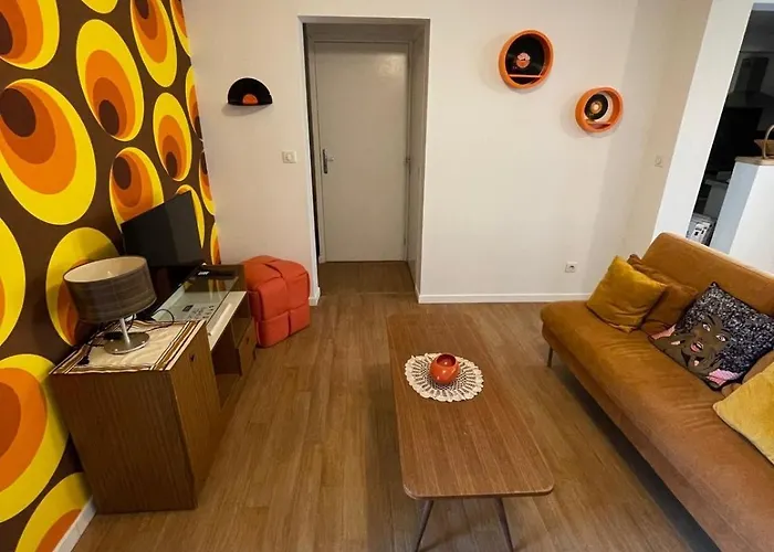 Sheila - Rdc A La Deco Style Annees 70 Avec Terrasse A Deux Pas De La *